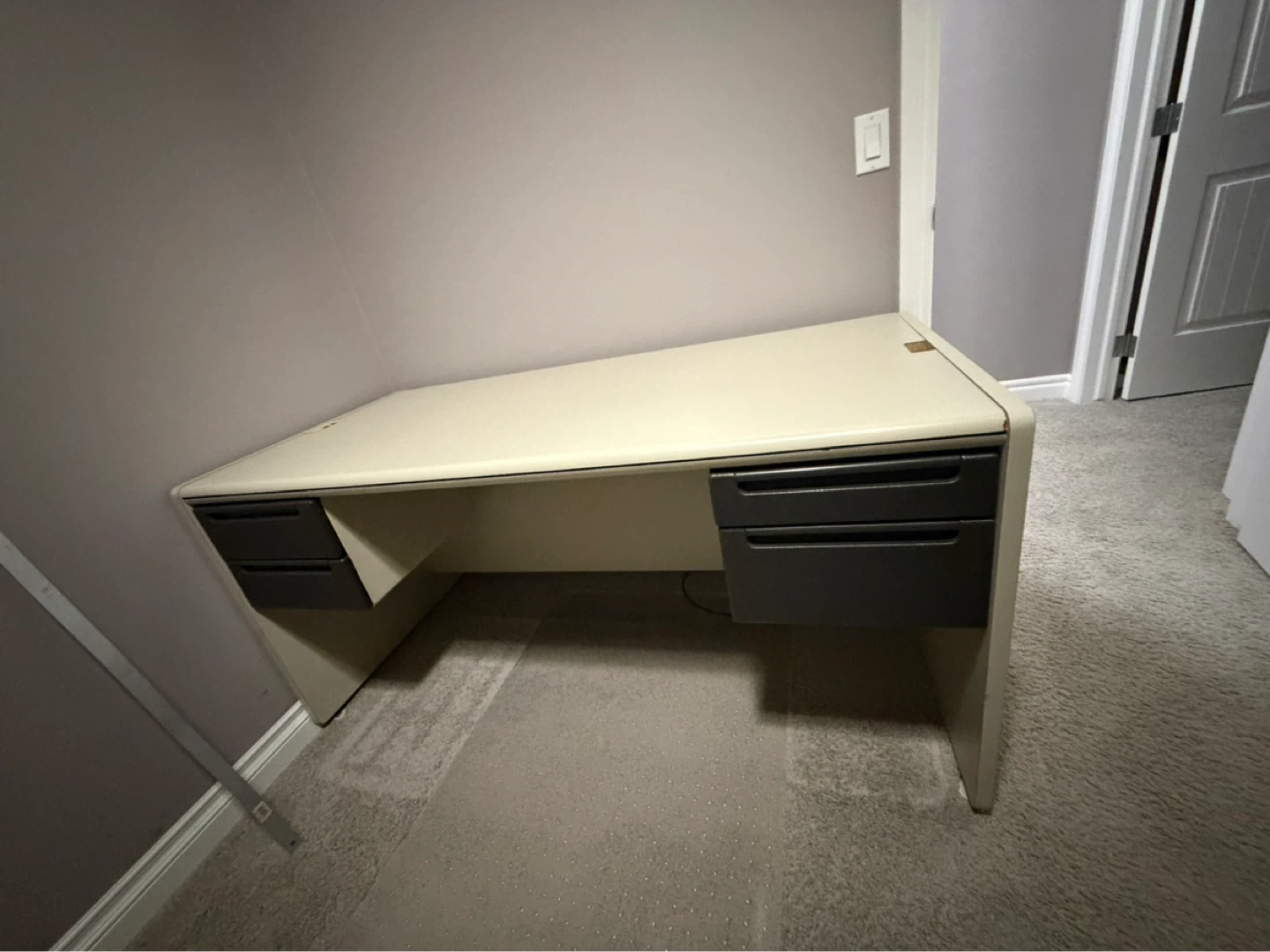 FREE Heavy Office Desk – Must Pick Up