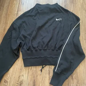 Nike Black Cropped Sweatshirt