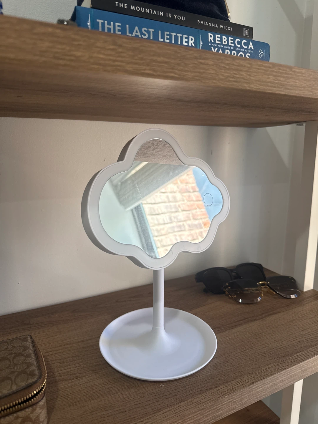 White Cloud Shaped Light-Up Makeup Mirror - photo 4