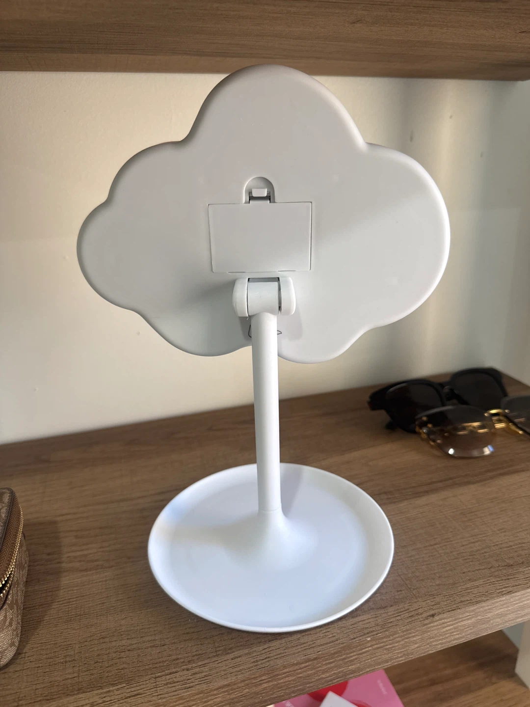 White Cloud Shaped Light-Up Makeup Mirror - photo 3
