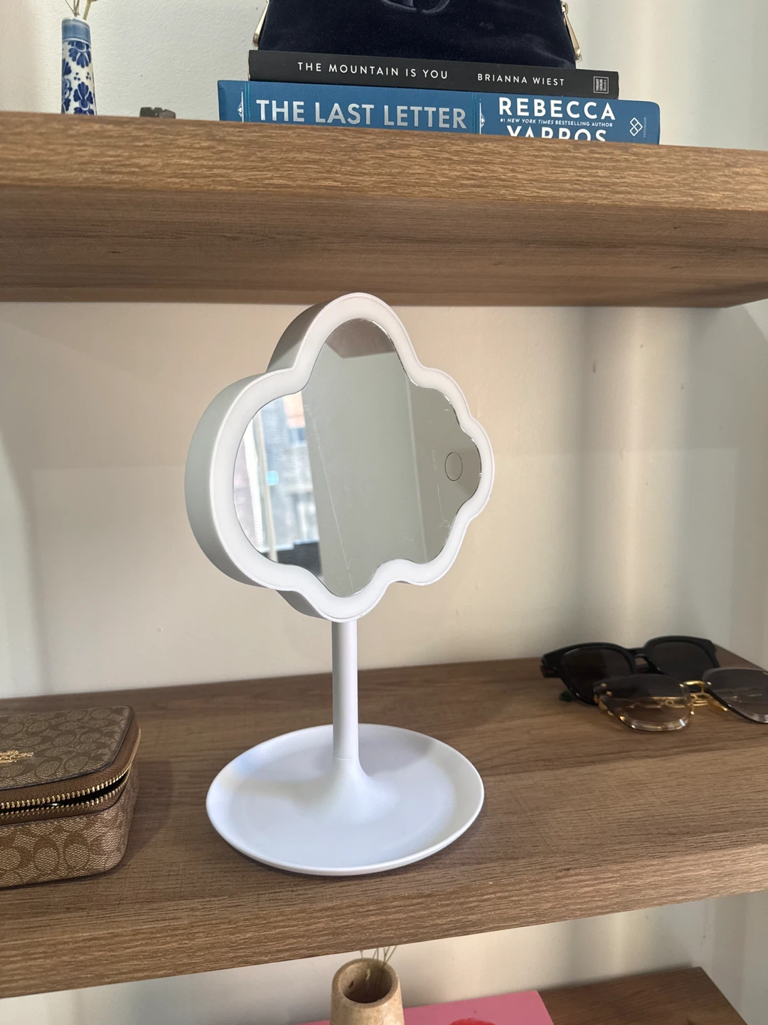 White Cloud Shaped Light-Up Makeup Mirror - photo 2