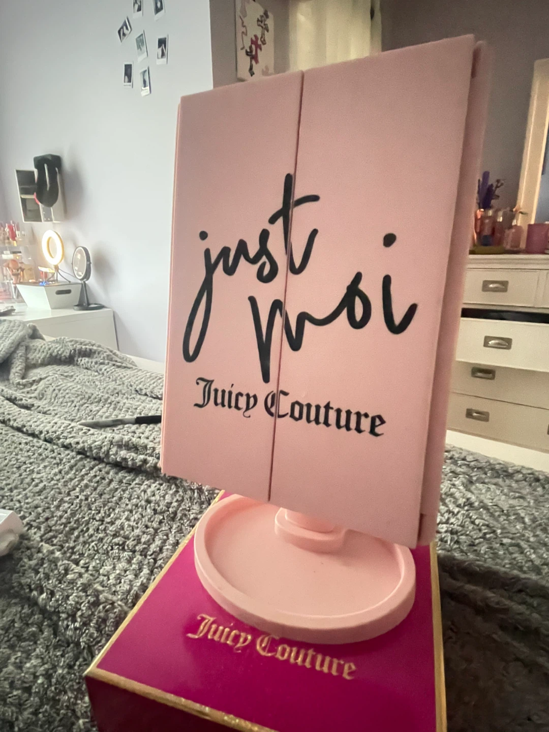 ⚽️Juicy Couture Just Moi Lighted Makeup Mirror