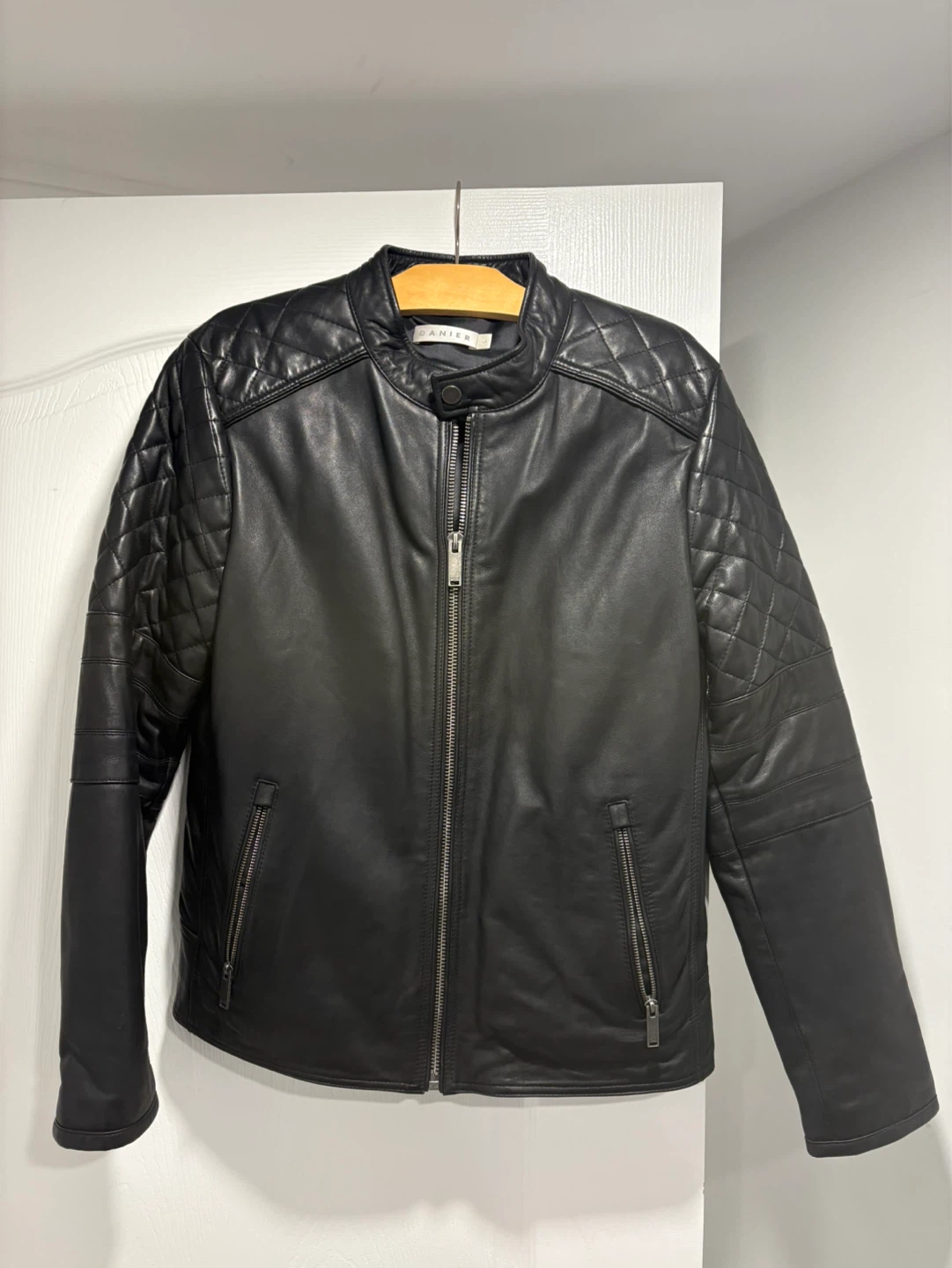 DANIER Black Leather Jacket - Size L