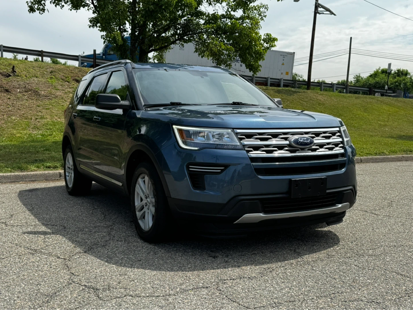2018 Ford Explorer XLT - photo 2