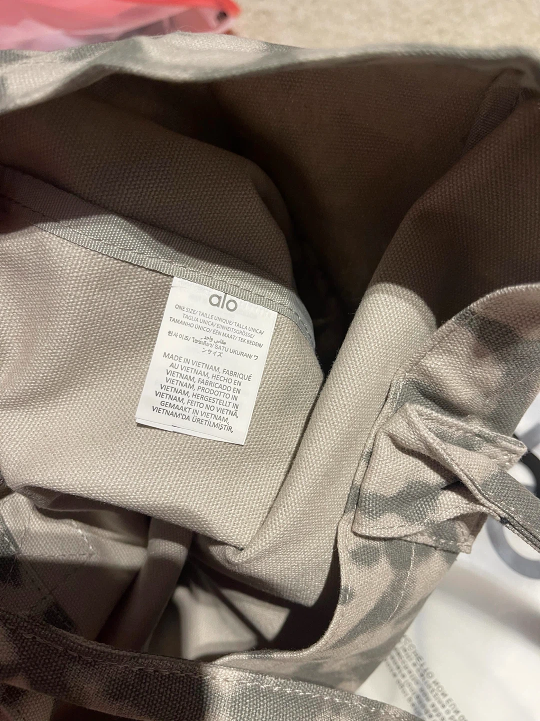 Alo Yoga Grey Tie-Dye Tote Bag - photo 3