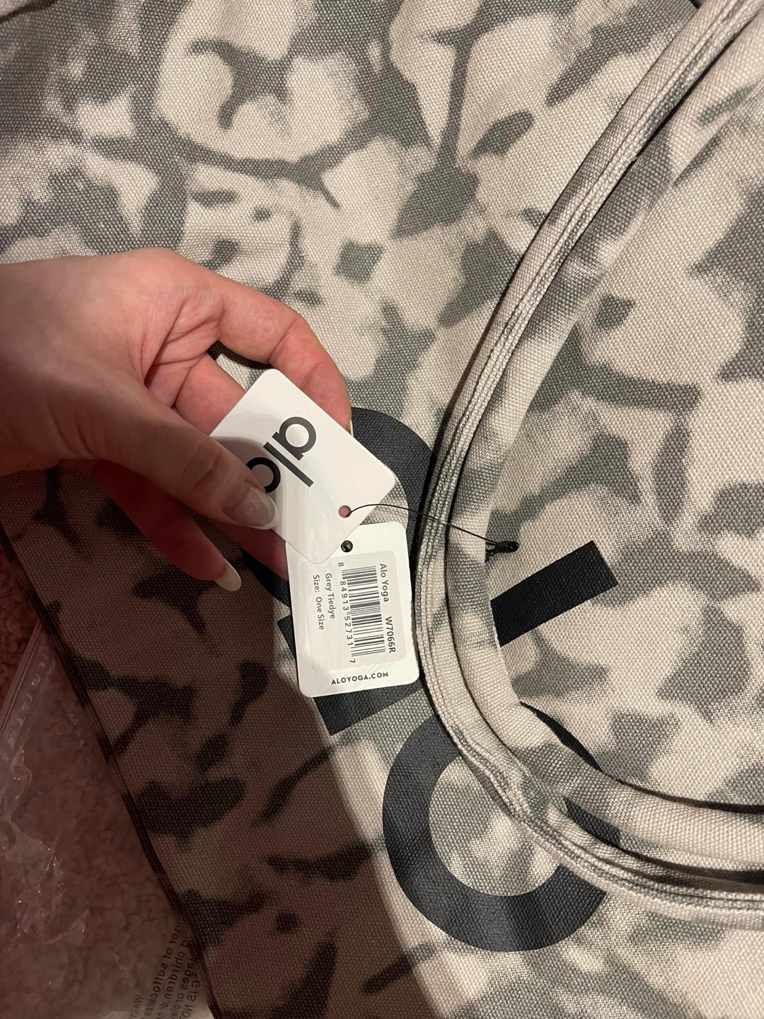Alo Yoga Grey Tie-Dye Tote Bag - photo 2