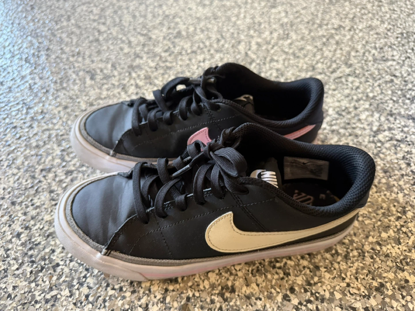Girls’ Nike Shoes – 22.5 cm