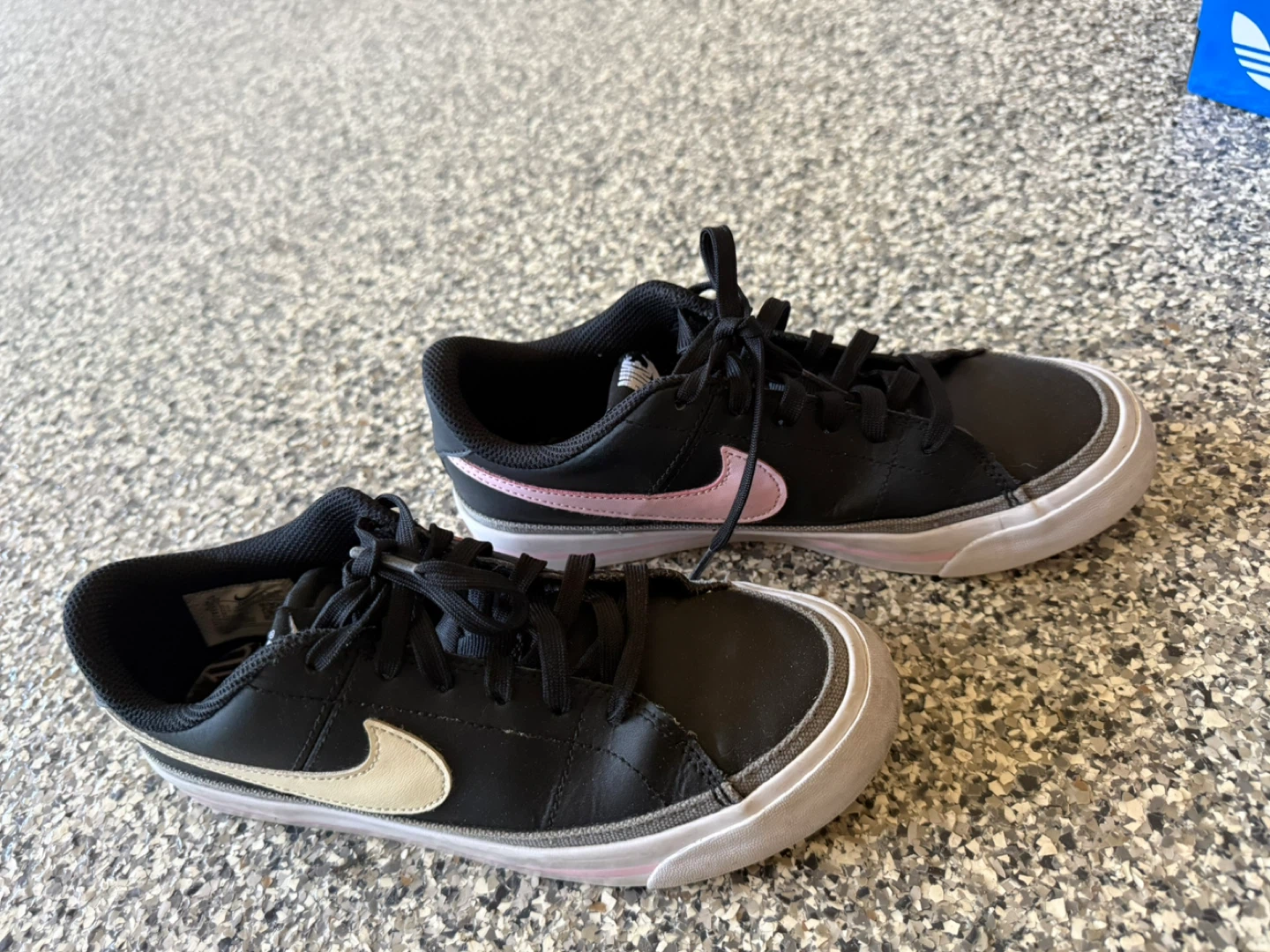 Girls’ Nike Shoes – 22.5 cm - photo 2