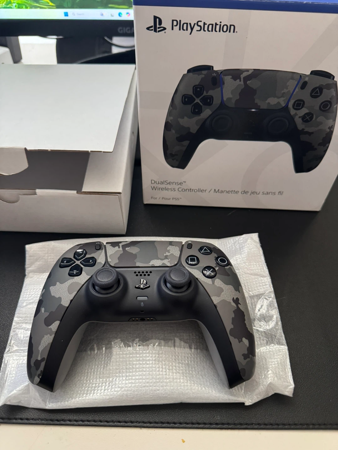 PlayStation DualSense Wireless Controller - Camo