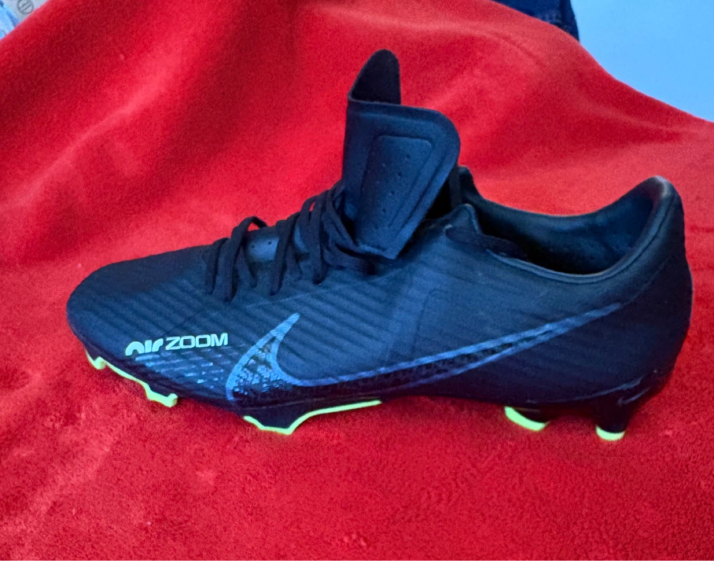 Soccer shoes