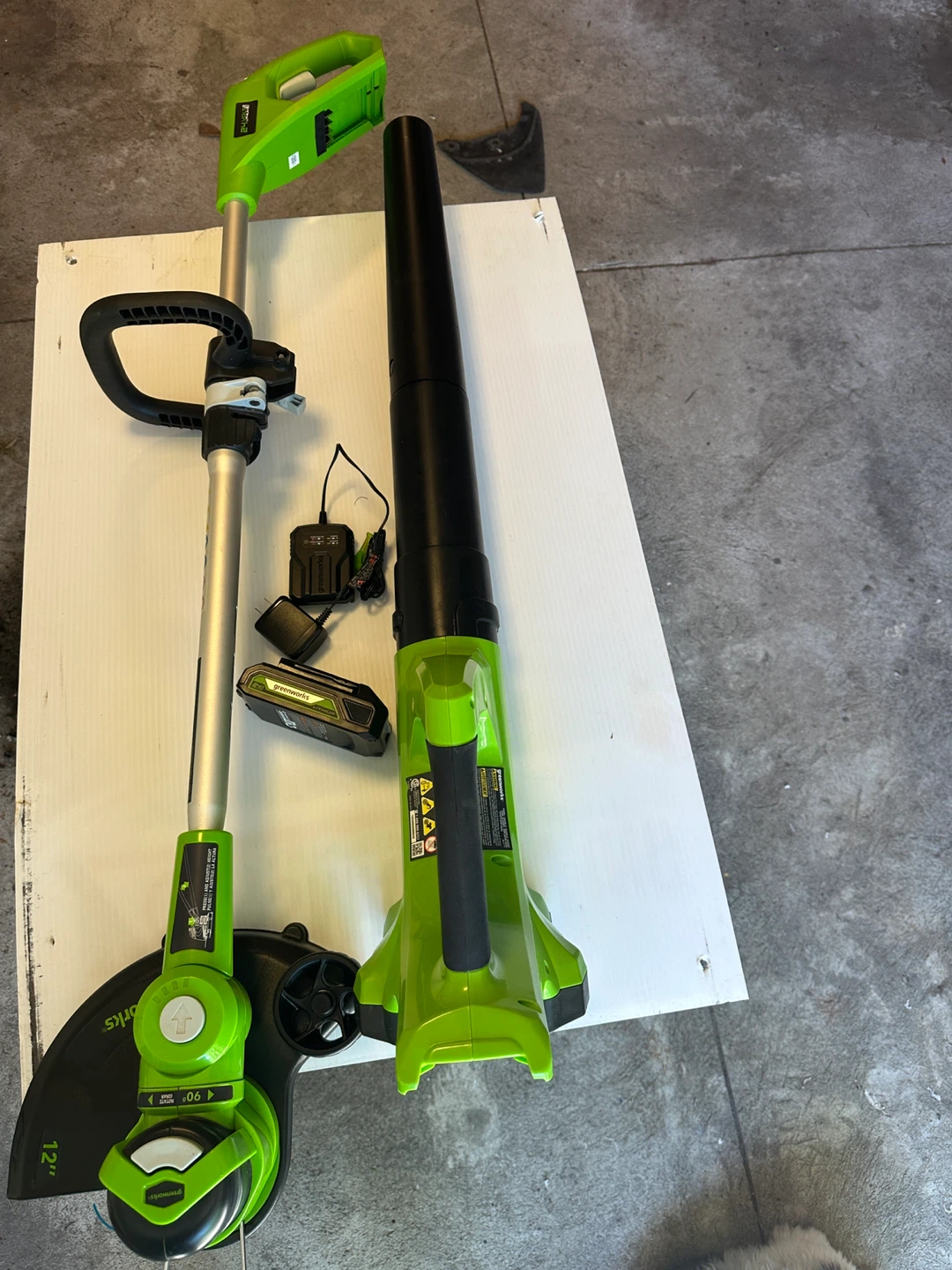 Greenworks 24V String Trimmer and Leaf Blower Combo