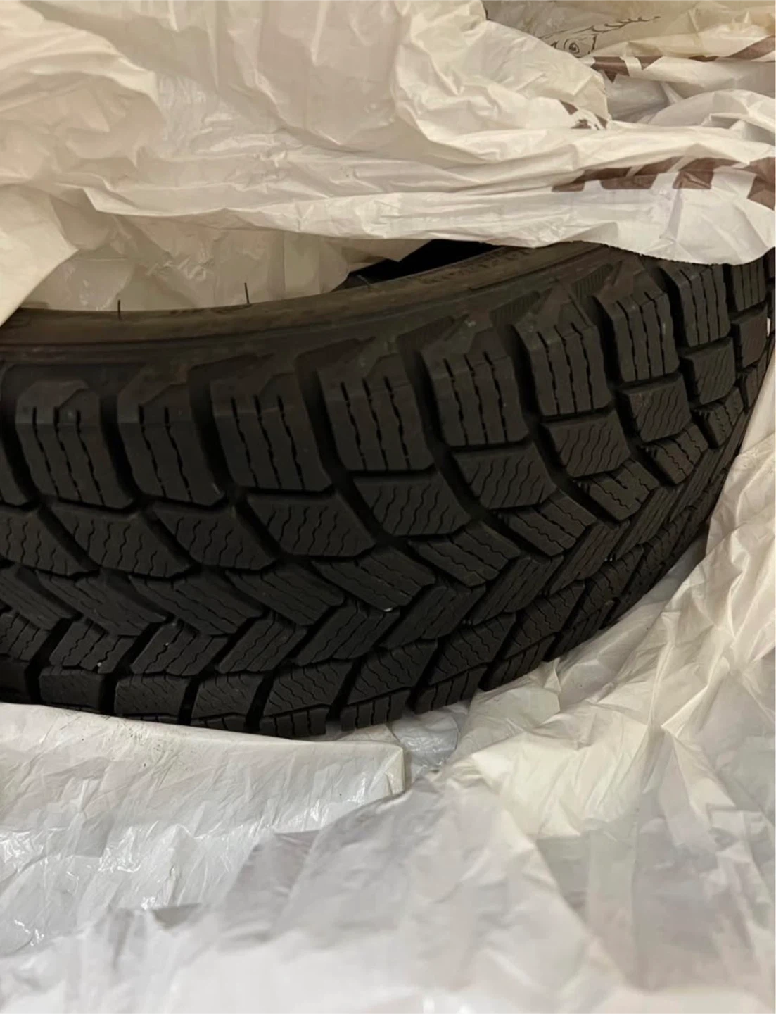 Michelin Radial Tubeless Tire 215/45R17