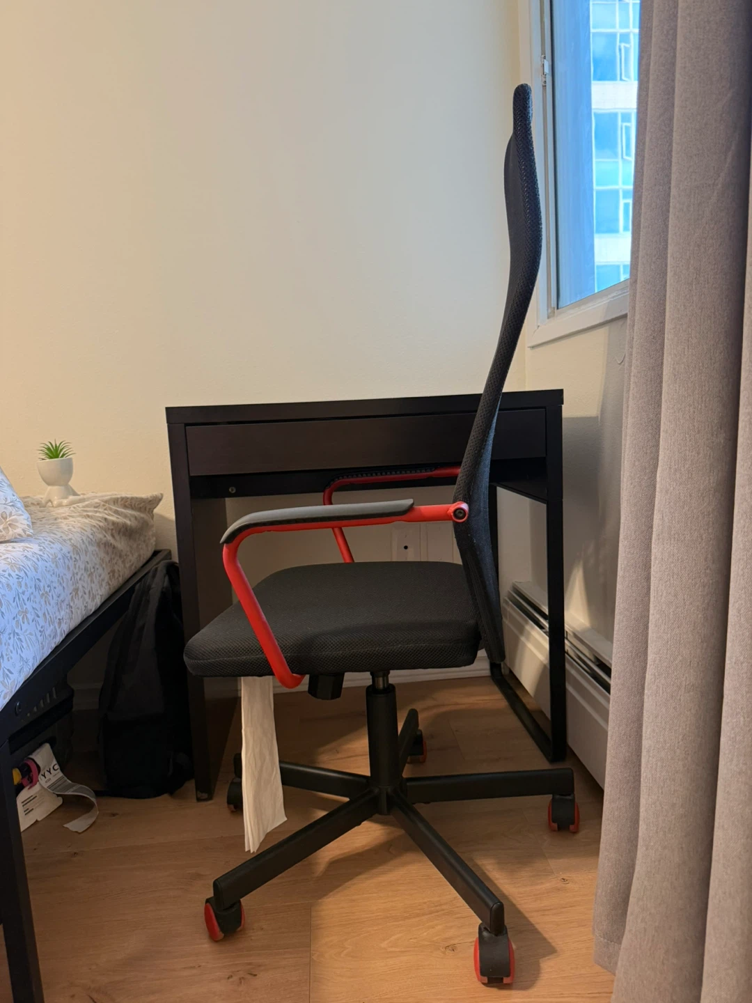 Move out sell - Office Table and Chair - photo 2