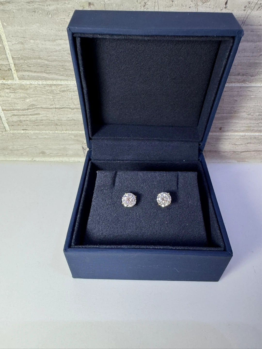 2 ct Stud earrings - 14k gold lab diamond