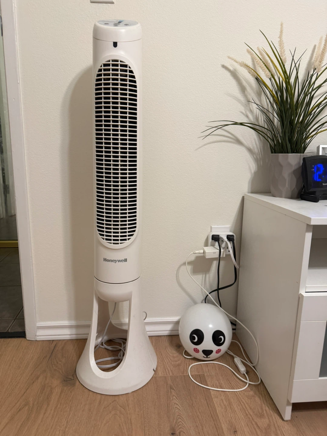 Move out sell - Honeywell Tower Fan