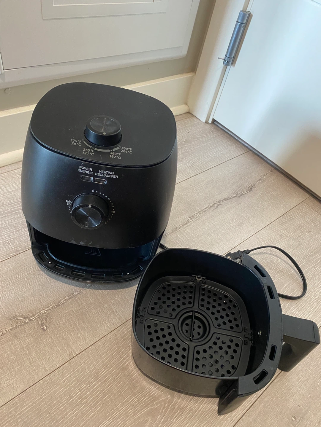 Black Air Fryer with Timer and Temperature Control - photo 2