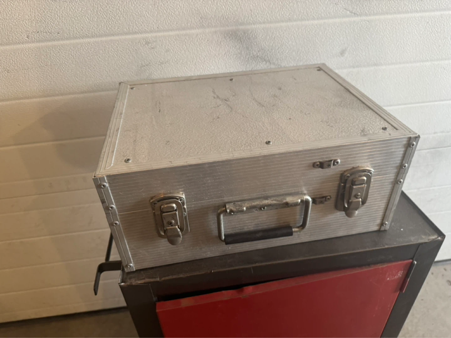 Large Aluminum Toolbox with Tool pouches