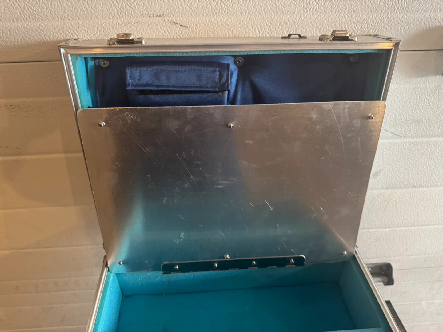 Large Aluminum Toolbox with Tool pouches - photo 5
