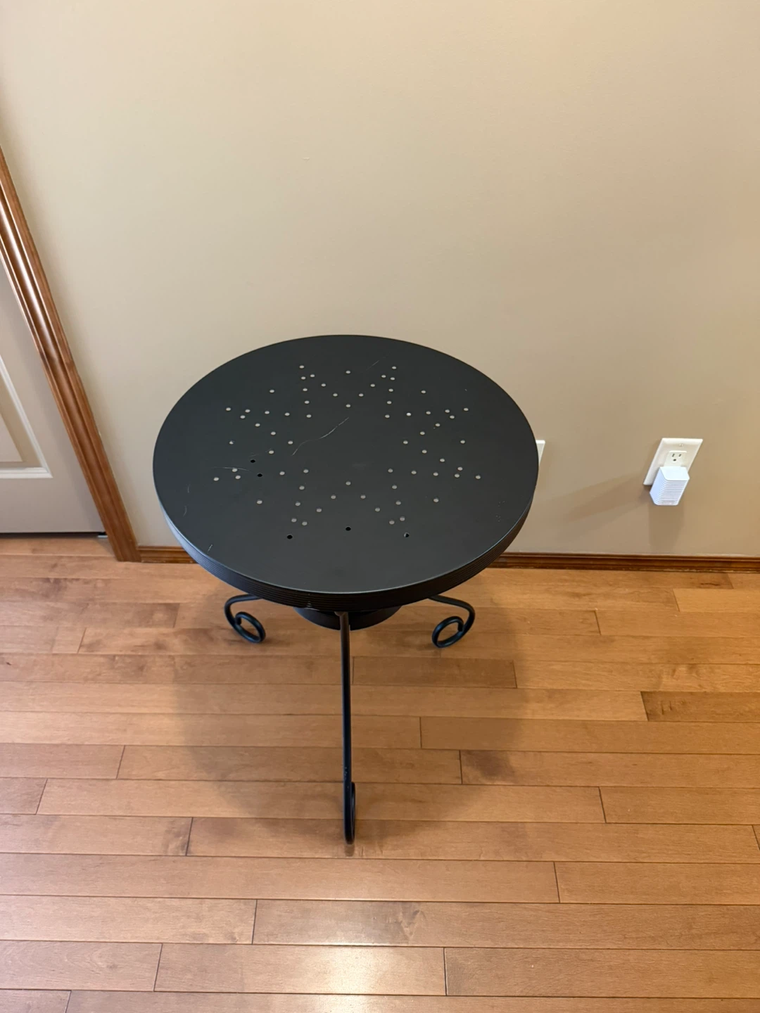 Black Metal Round Side Table - photo 2