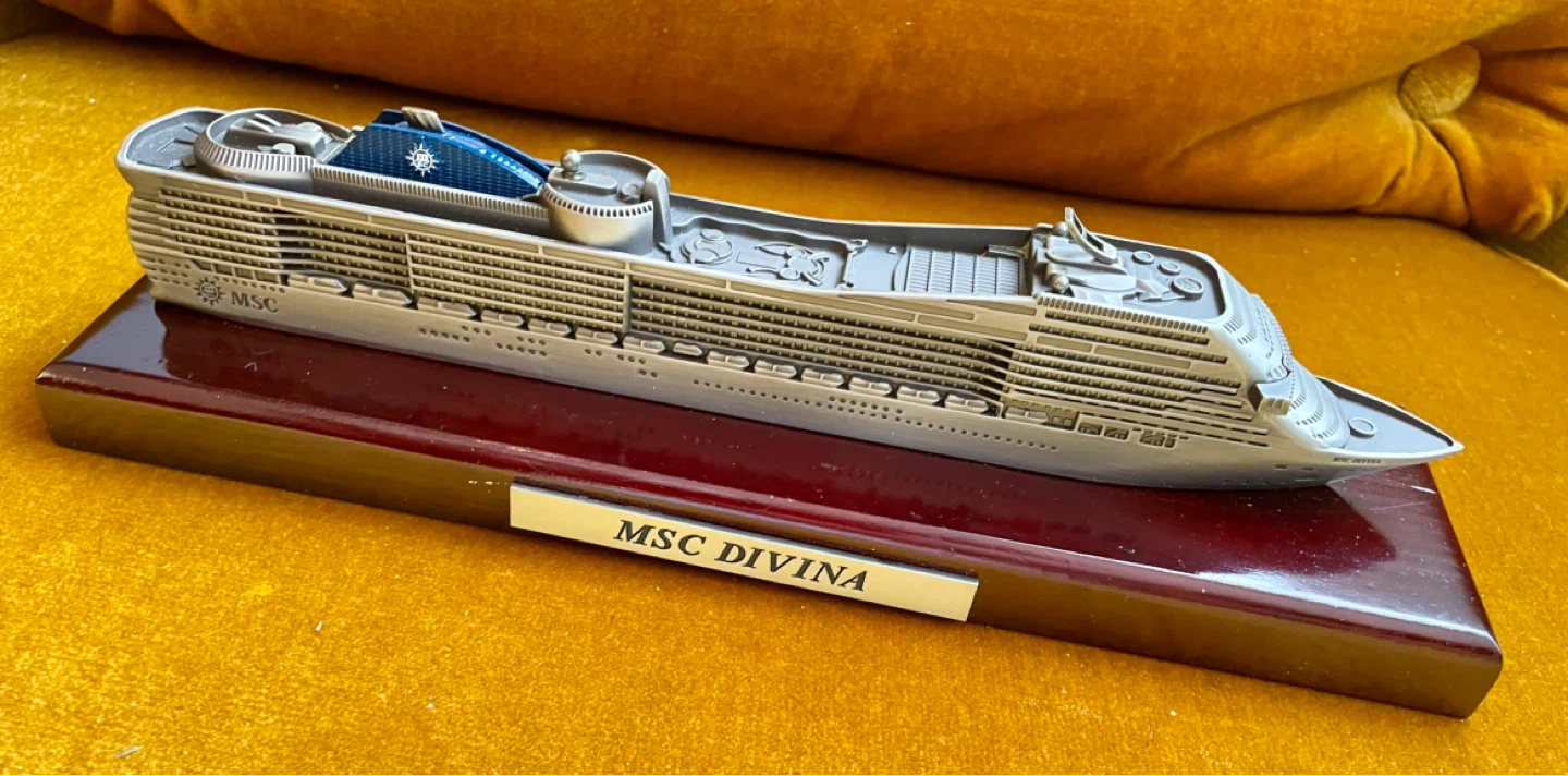 MSC Divina cruise ship model - photo 3