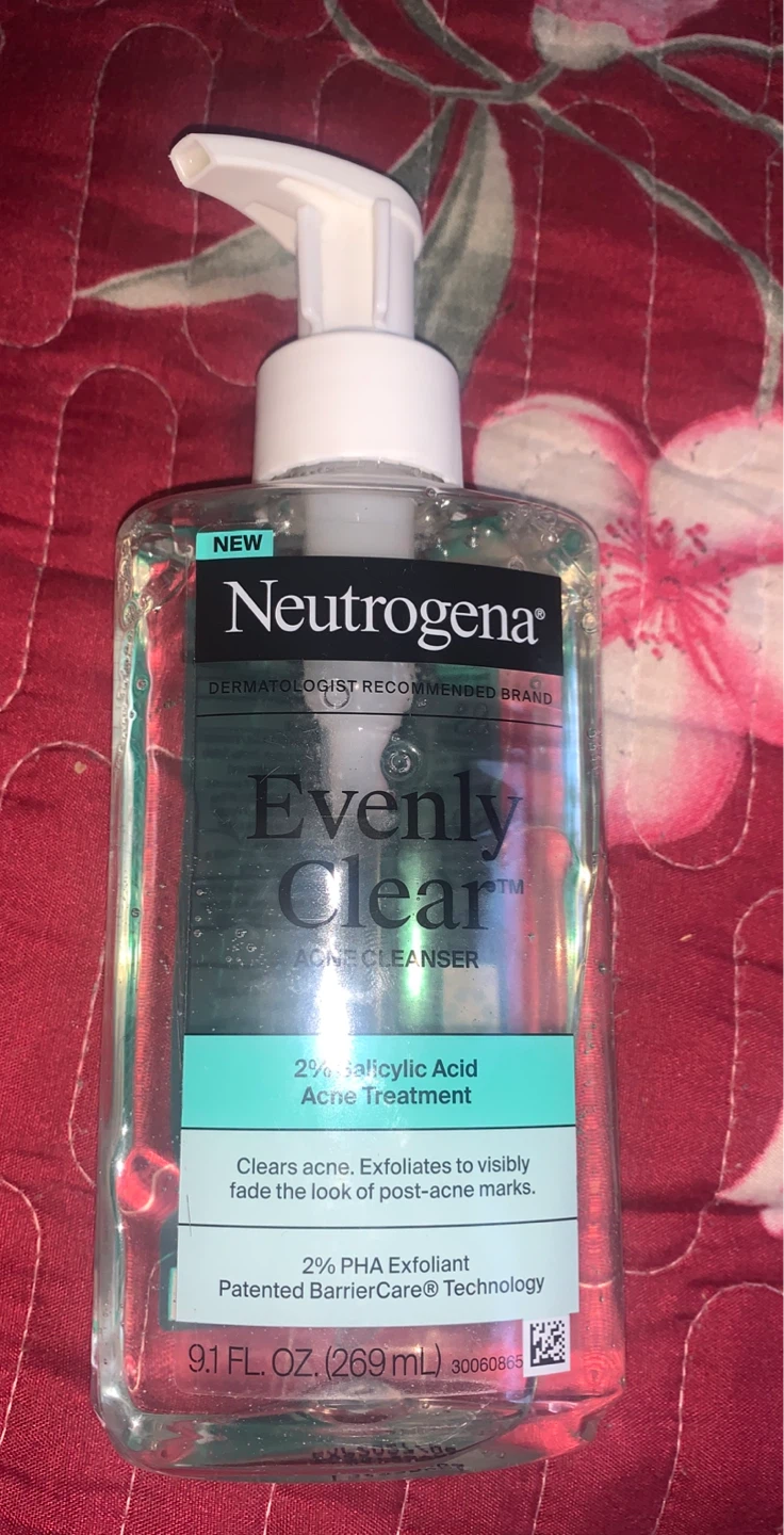 ⚽ Neutrogena Evenly Clear Acne Cleanser 9.1 oz - photo 2