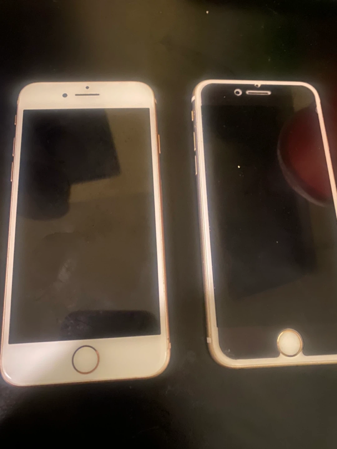 2 iPhones - Rose Gold & Gold - photo 2