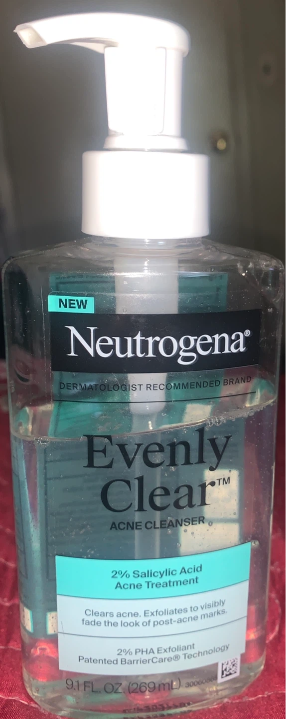 ⚽ Neutrogena Evenly Clear Acne Cleanser 9.1 oz - photo 4