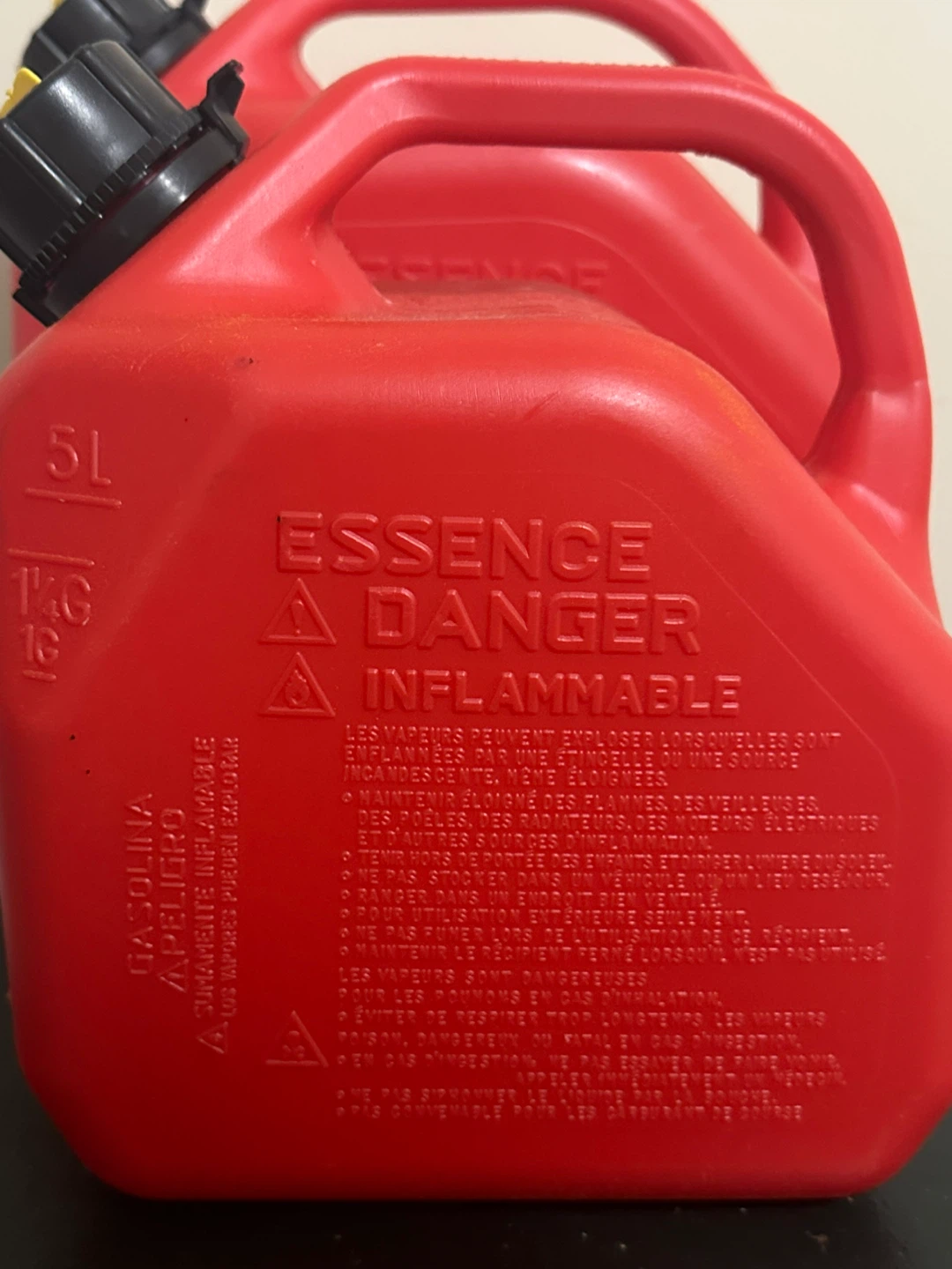 Set of 2 Red Plastic Gas Cans - photo 2