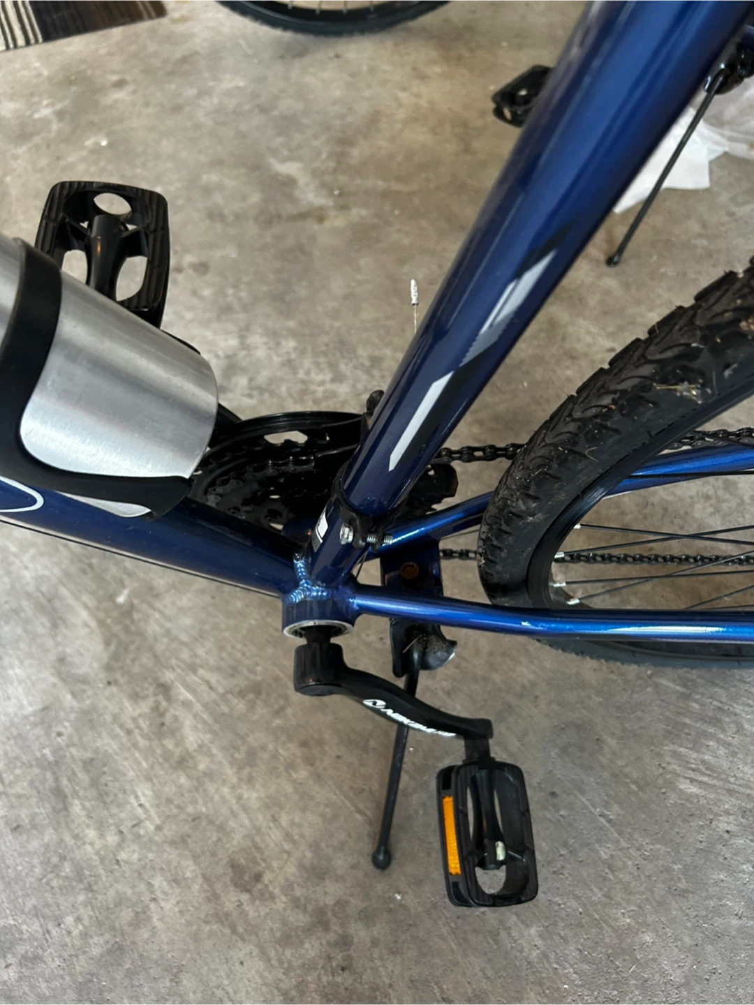 Nakamura Blue Hybrid Bike with Water Bottle - photo 3