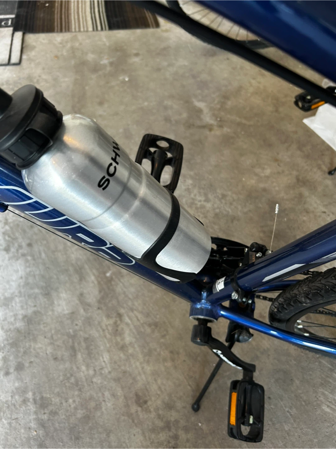 Nakamura Blue Hybrid Bike with Water Bottle - photo 5