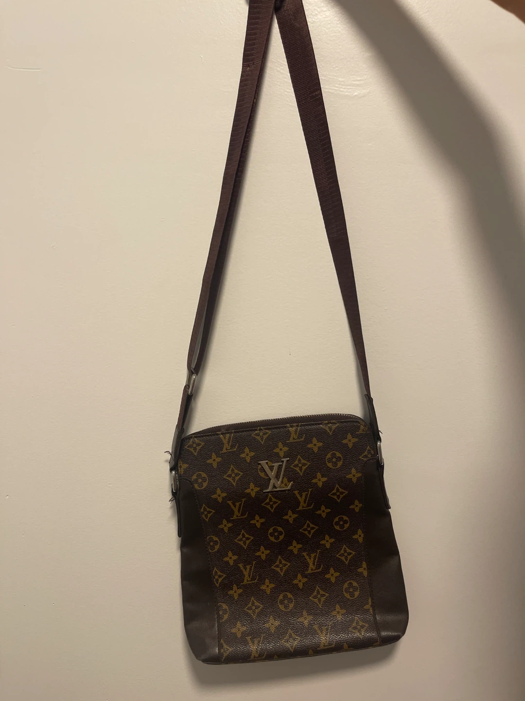 Louis Vuitton Monogram Canvas Messenger Bag - photo 2