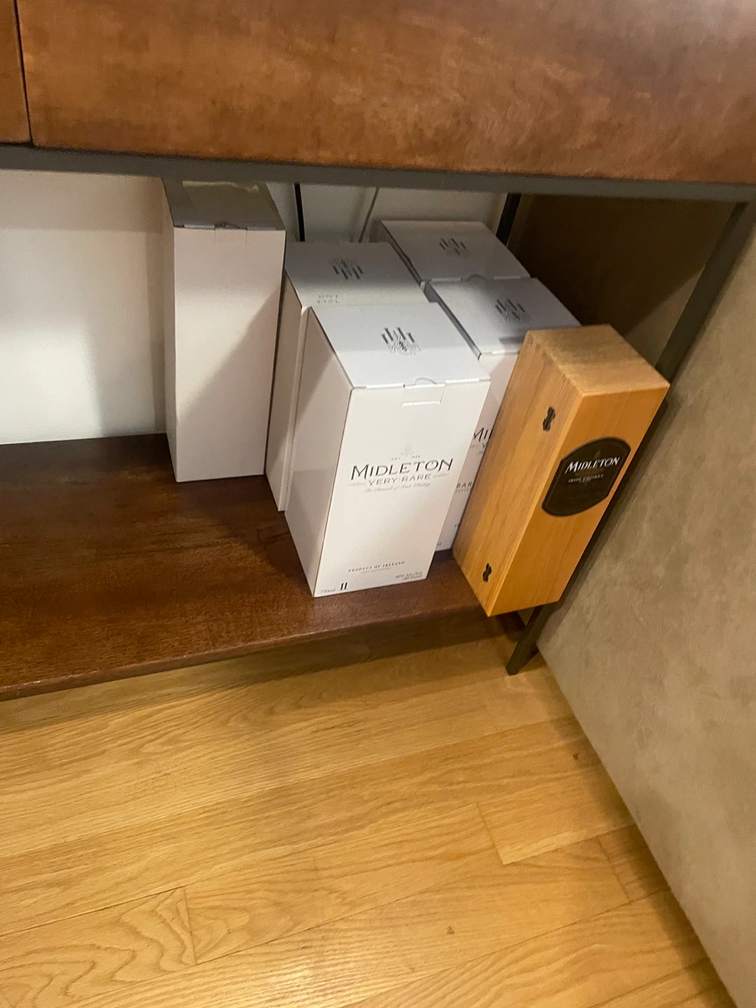 Console Table - photo 4