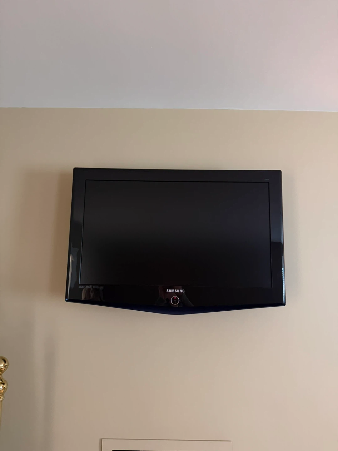 Samsung 32 inch Flat Screen TV - photo 3