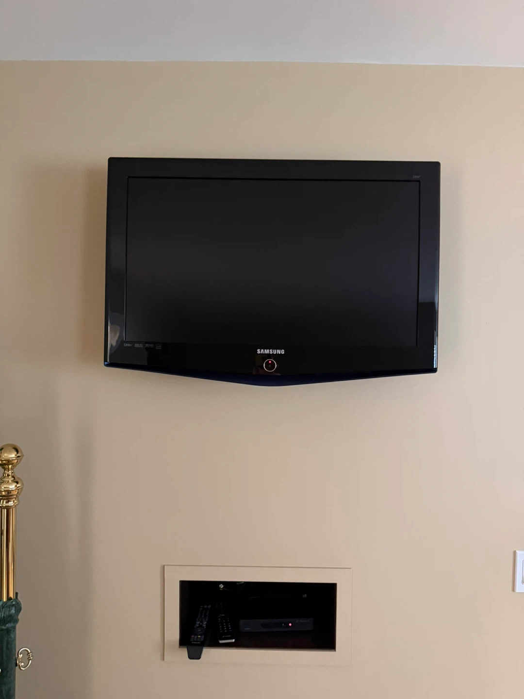 Samsung 32 inch Flat Screen TV - photo 5