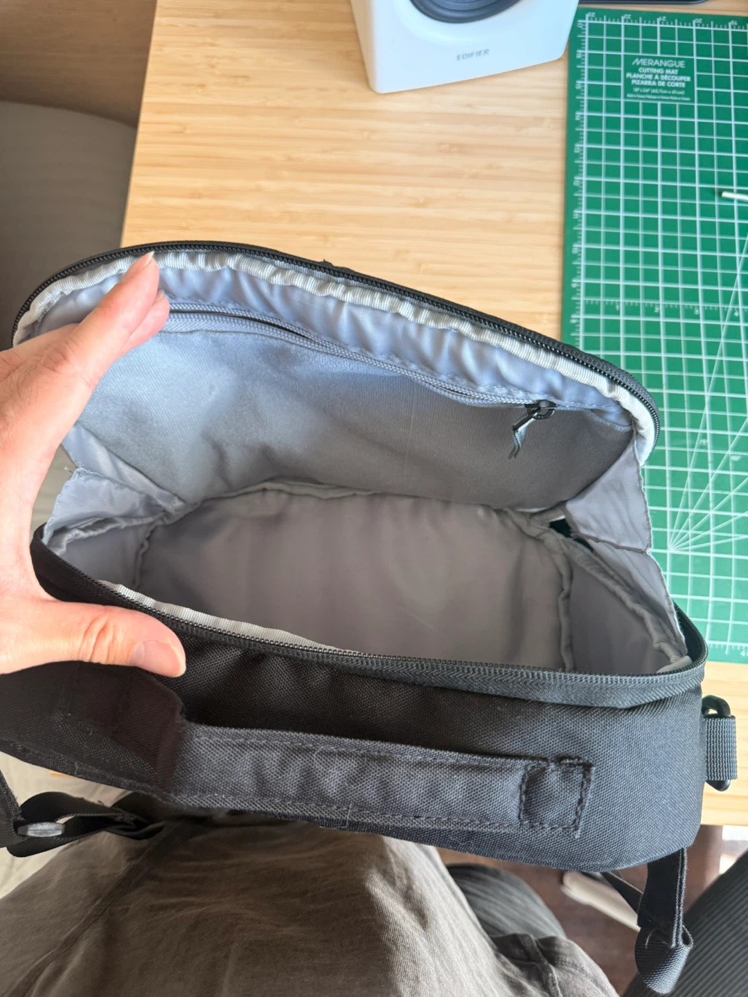 Water resistant Sling Camera Bag - photo 4