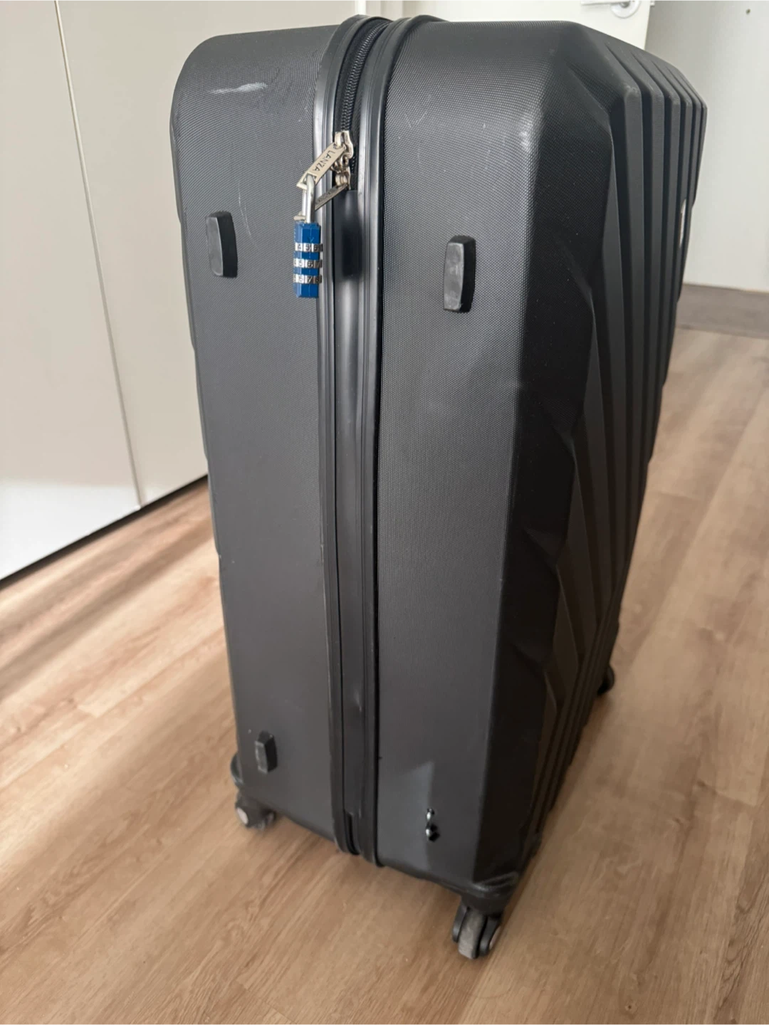 28’ suitcase x 2 - photo 2