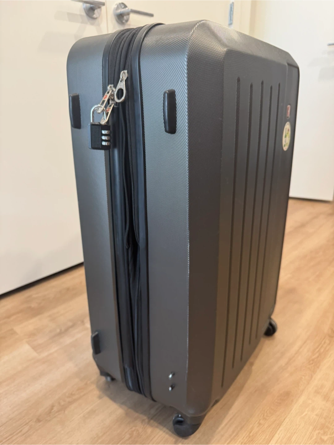 28’ suitcase x 2 - photo 4