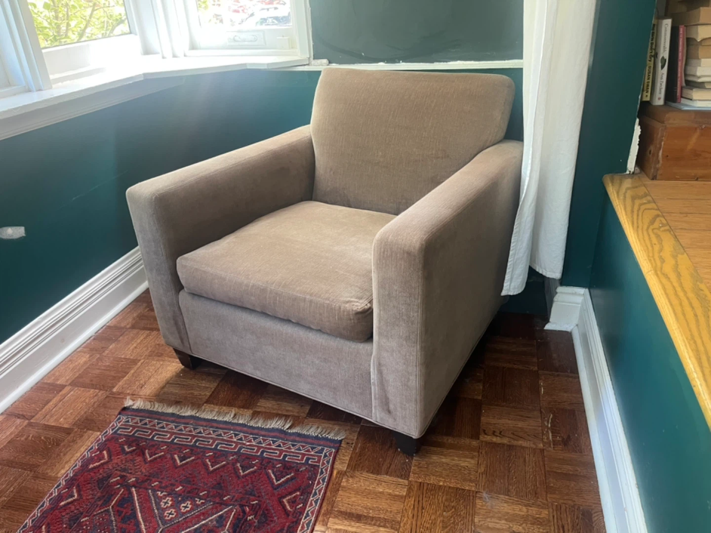 Modern Armchair in Great Condition