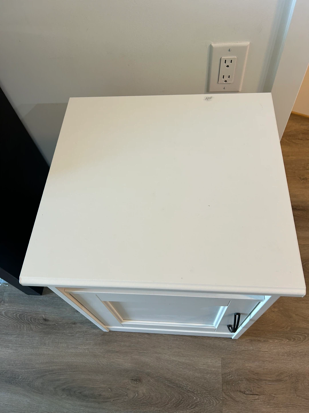 White Side Table with Cabinet - photo 3