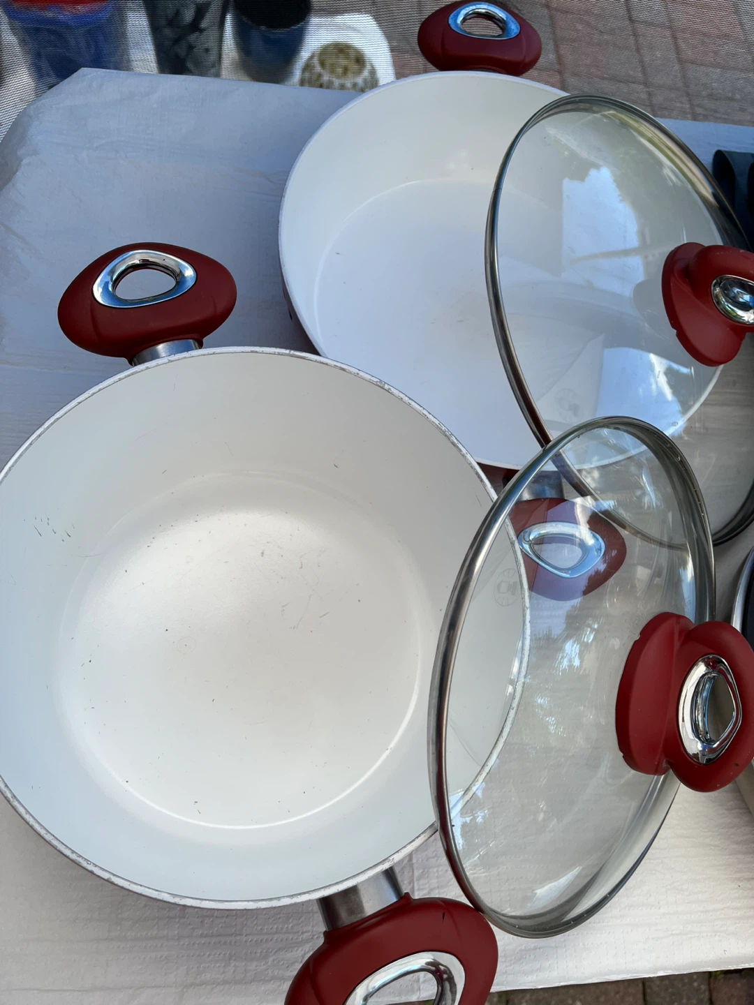 Set of 2 Pots with Lids