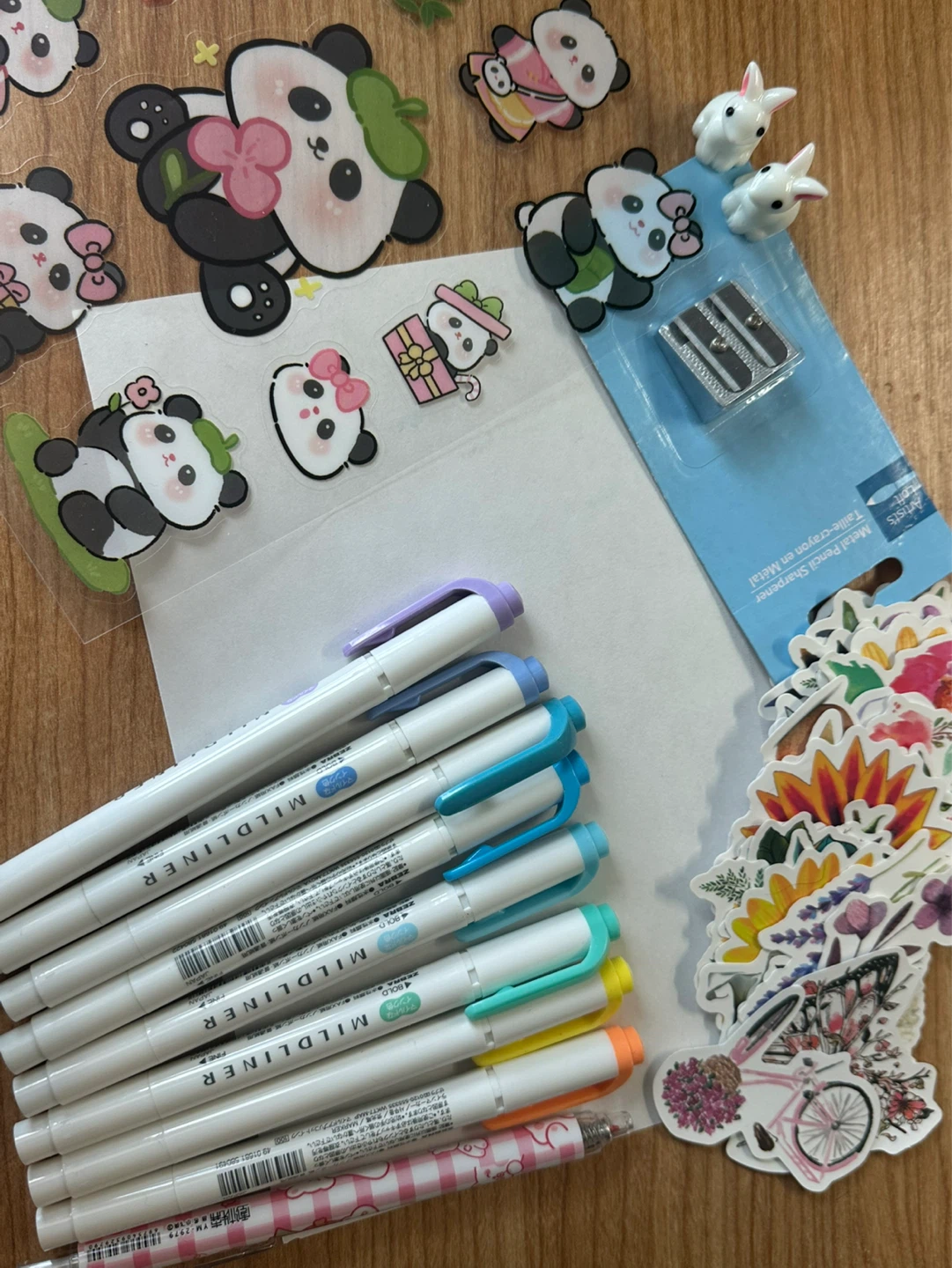 Assorted highlighters and stationeries