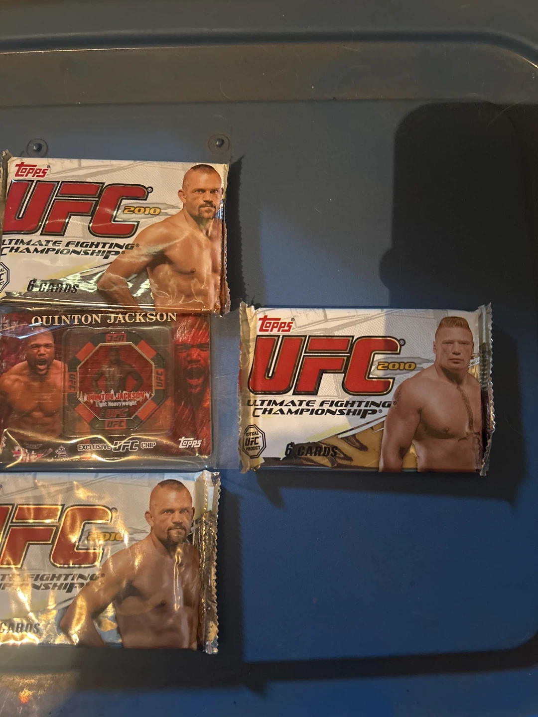 2010 Topps UFC Trading Card Packs And Jackson Poker Chip⚽️ - photo 3