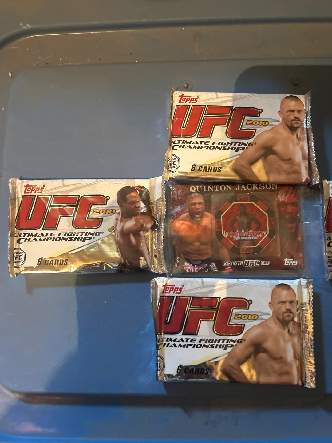 2010 Topps UFC Trading Card Packs And Jackson Poker Chip⚽️ - photo 2