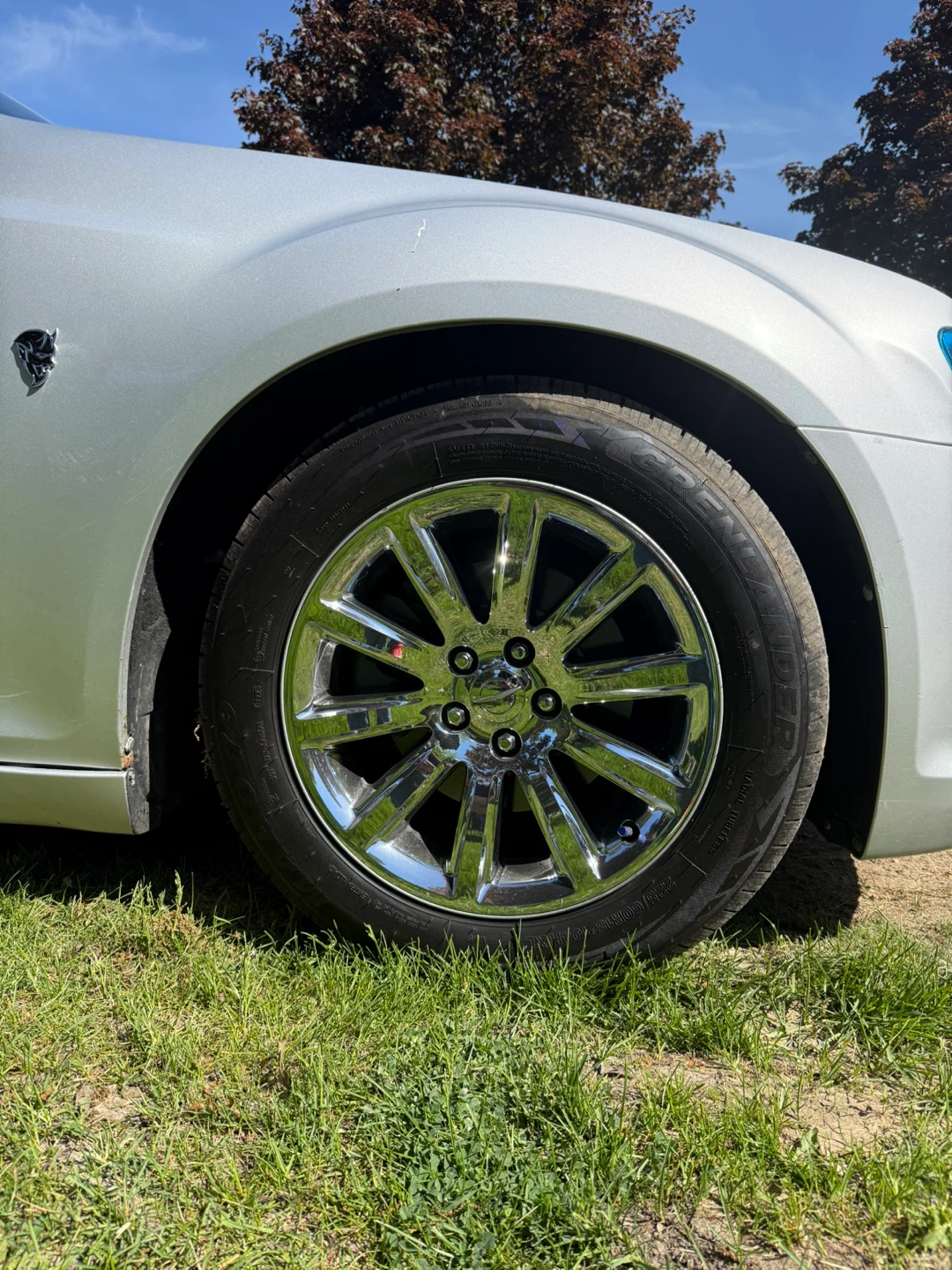 Chrysler 300 2012 rims and tires
