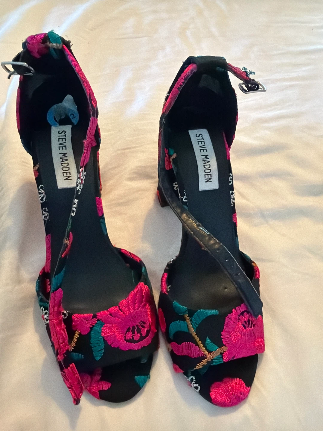 Steve Madden Embroidered Heels size 6.5 US - photo 2
