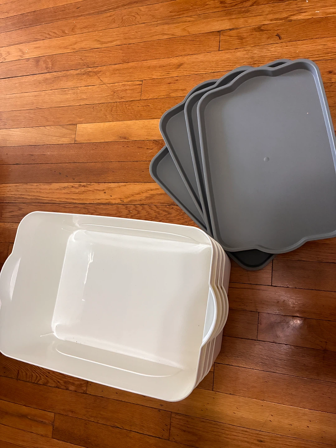 Stackable plastic containers (Set of 4)