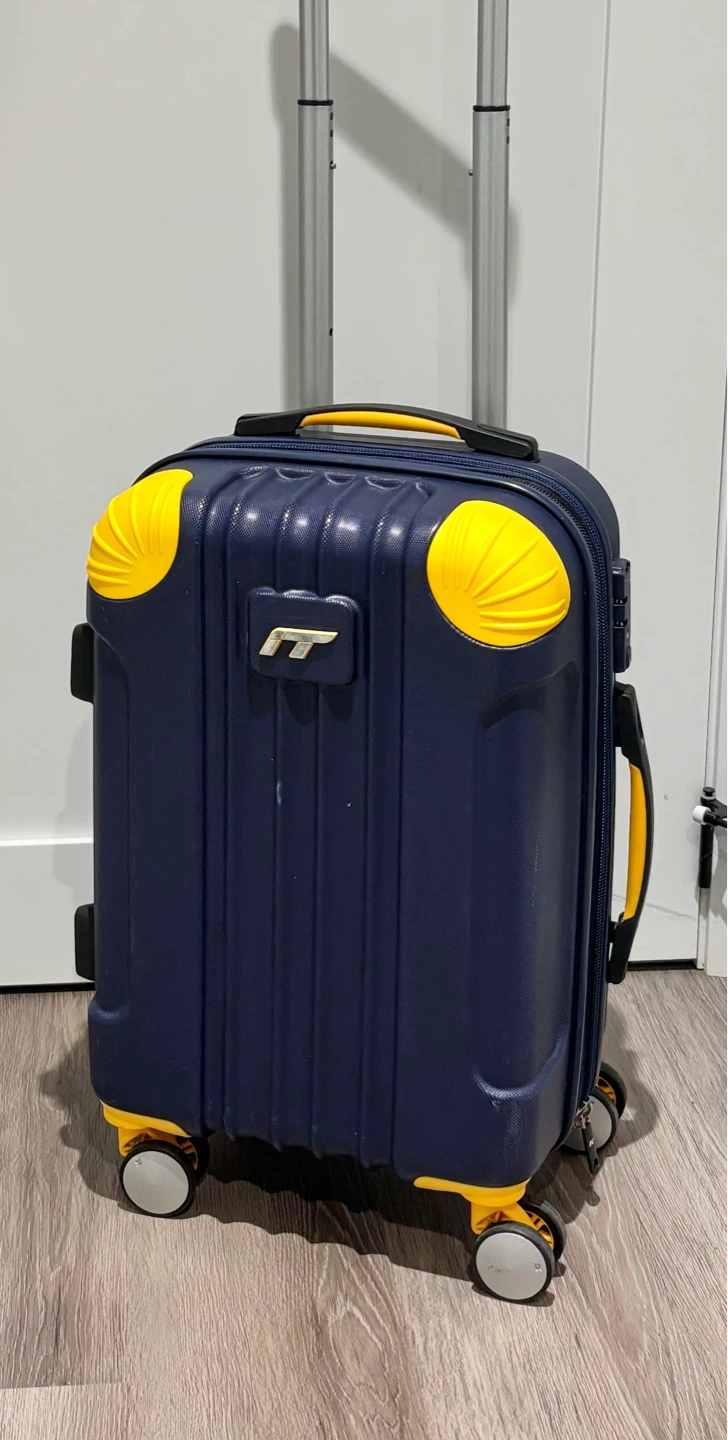 carry on luggage spinner IT navy blue and yellow