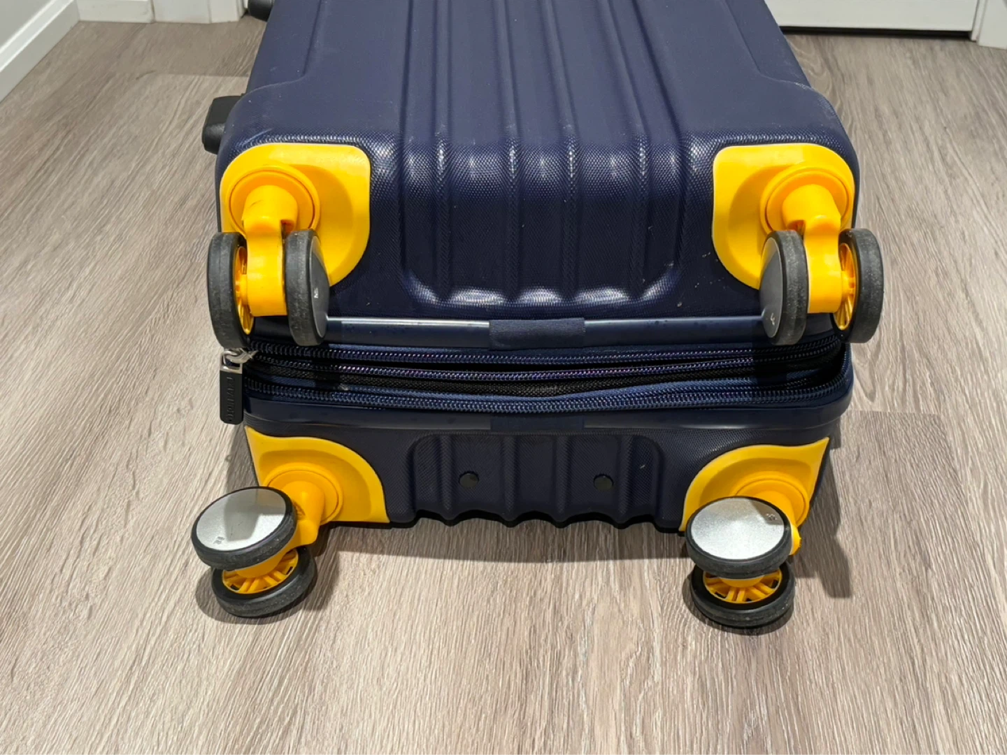 carry on luggage spinner IT navy blue and yellow - photo 5