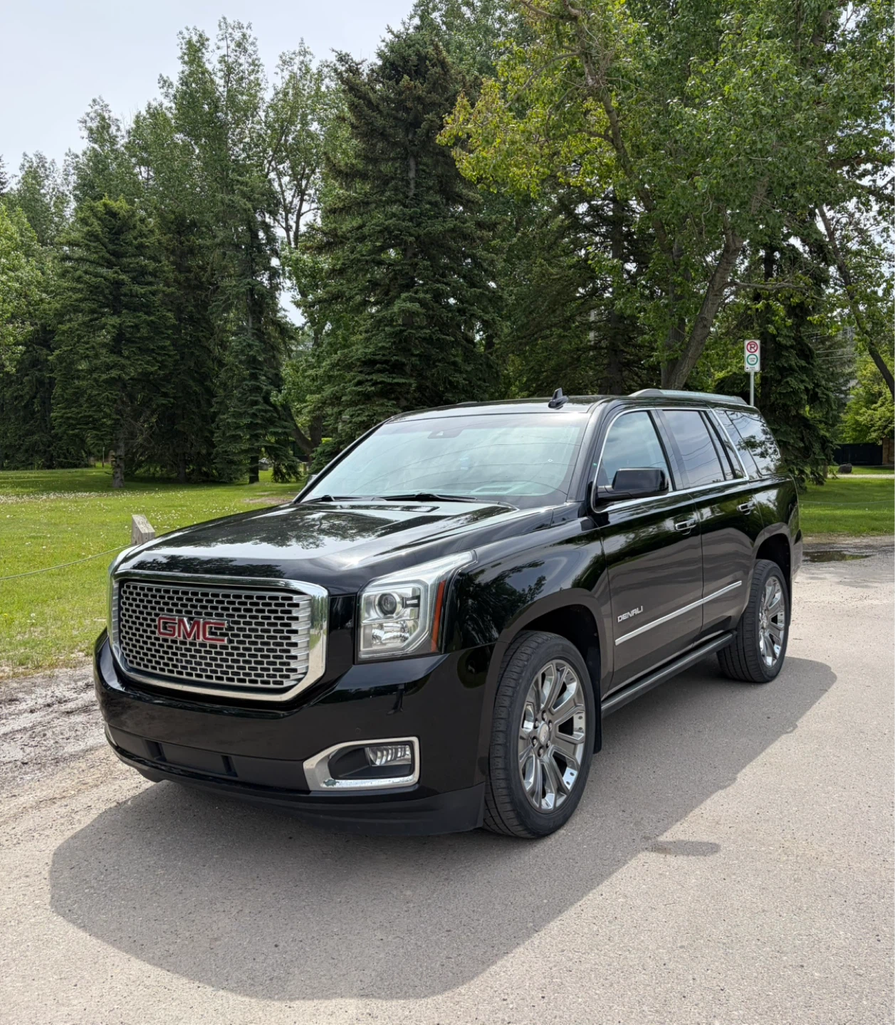 Black 2016 GMC Yukon Denali SUV