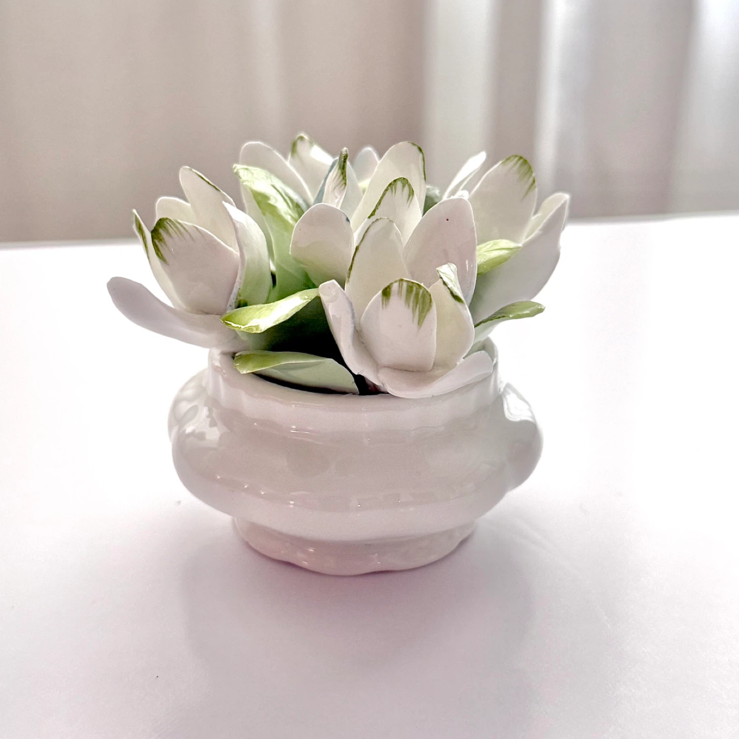 Small Royal Albert snowdrops porcelain posies pot - photo 3